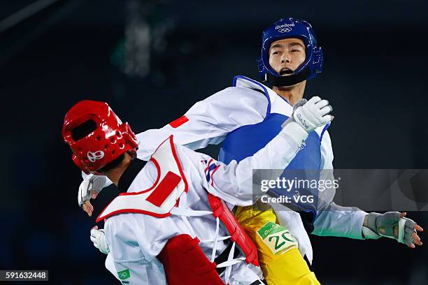 Zhao Shuai of China competes against Tawin Hanprab of Thailand during the Taekwondo Men's -58kg Gold Medal contest during Day 12 of the Rio 2016...