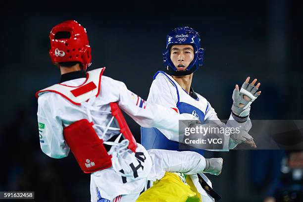 Zhao Shuai of China competes against Tawin Hanprab of Thailand during the Taekwondo Men's -58kg Gold Medal contest during Day 12 of the Rio 2016...