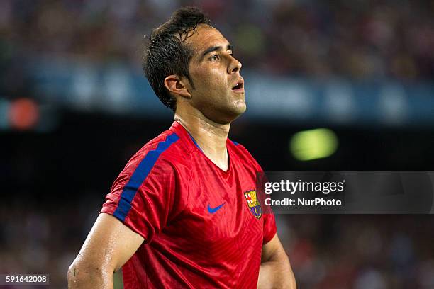 Barcelona's Claudio Bravo training prior the second-leg of the Spanish Super Cup football match between FC Barcelona and Sevilla FC at Camp Nou...