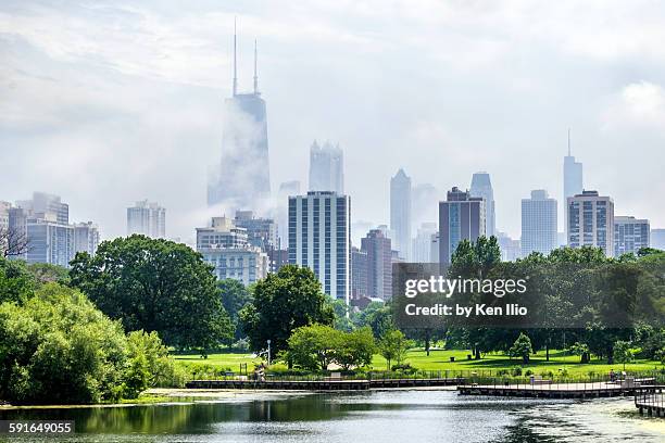 foggy invasion - chicago illinois stockfoto's en -beelden