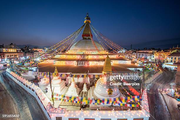 twilight at the boudhanath stupa in kathmandu, nepal. - siemreap tempelkomplex stock-fotos und bilder