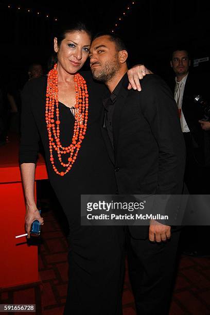 Janis Savitt and Edmundo Castillo attend The 2005 CFDA Fashion Awards at The New York Public Library on June 6, 2005 in New York City.