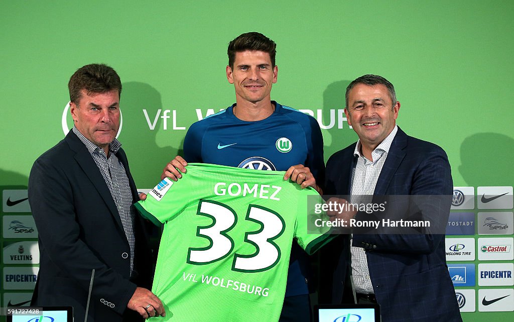 VfL Wolfsburg Unveils New Signing Mario Gomez