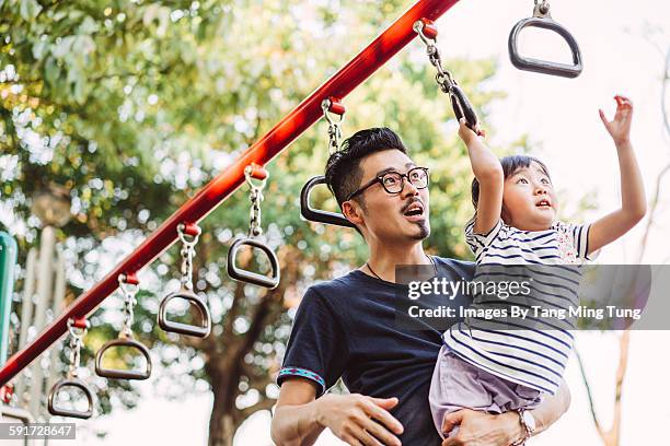 dad and little daughter doing exercise joyfully - 東洋民族 個照片及圖片檔