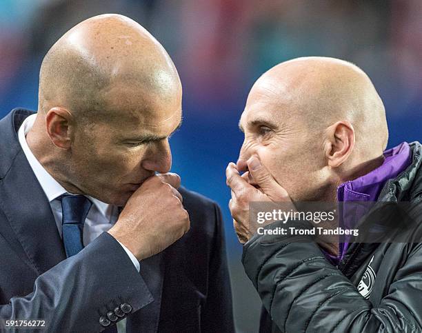 Zinedine Zidane and Assistant Coach David Bettani of Real Madrid during theUEFA Super Cup match between Real Madrid and Sevilla at the Lerkendal...