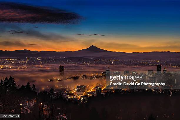 fog rolling in at dawn over the city of portland - mt hood stock pictures, royalty-free photos & images