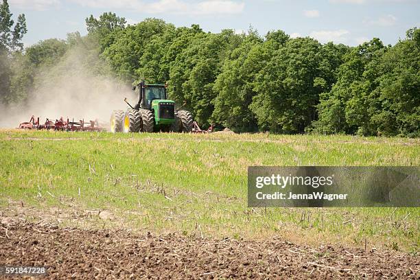 campo john deere tills - john deere tractor - fotografias e filmes do acervo