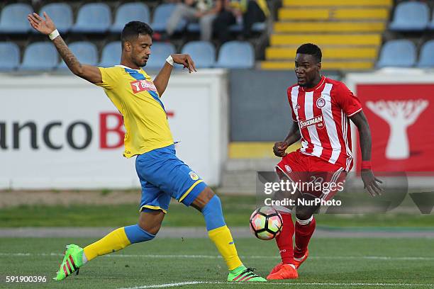 Arouca's Brazilian defender Jubal Junior with Olympiaco's Greek forward Brown Ideye in action during the UEFA Europa League 2016/17 match between FC...
