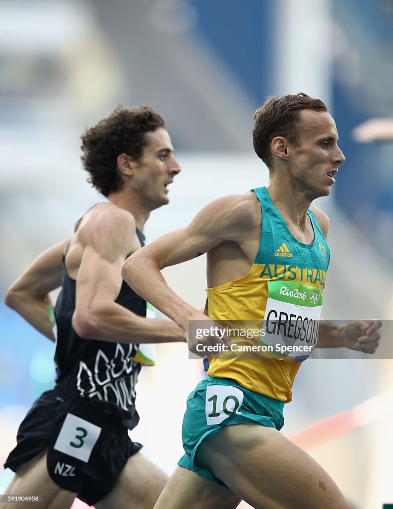 Julian Matthews Julian Matthews of New Zealand and Ryan Gregson of Australia compete ...