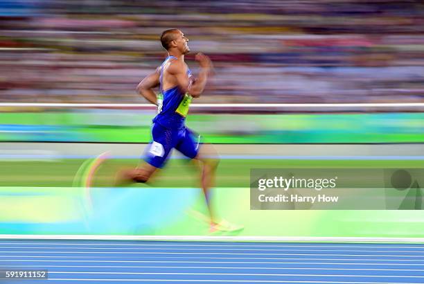 Ashton Eaton of the United States competes in the 1500 meter of the decathalon to a gold medal at Olympic Stadium on August 18, 2016 in Rio de...