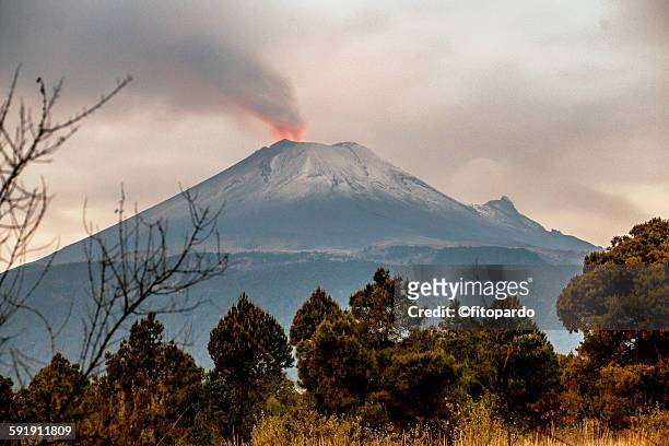 popocatepetl volcano from puebla state - ice smoke stock pictures, royalty-free photos & images
