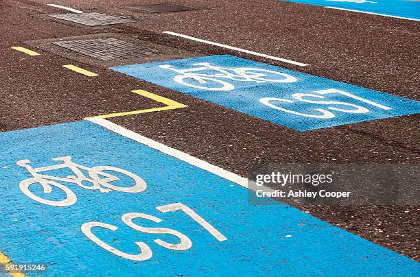 a cycle superhighways, in this case the cs7 that goes from southwark bridge to tooting. it makes cycling much safer and encourages moe people to take their journey by bike, reducing congestion and the greenhouse gas emissions from other types of transport - barclays cycle hire stock pictures, royalty-free photos & images