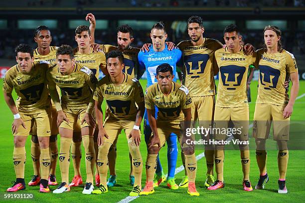 Players of Pumas pose prior the match between Pumas UNAM and Honduras Progreso as part of the CONCACAF Champions League 2016/17 at Olimpico...