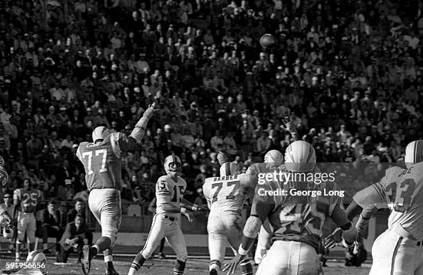 Championship: Buffalo Bills QB Jack Kemp in action, passing vs San Diego Chargers Ernie Ladd at Balboa Stadium. San Diego, CA CREDIT: George Long