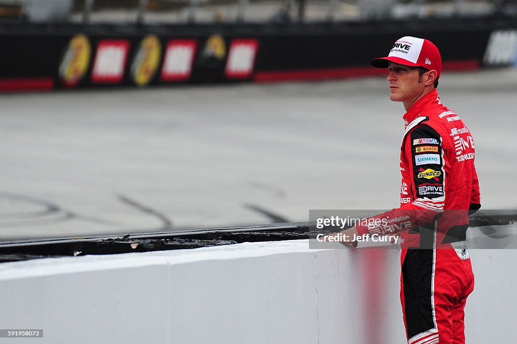 NASCAR Sprint Cup Series Bass Pro Shops NRA Night Race - Practice