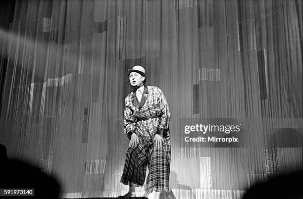 Max Miller Singer 51 Max Miller Comedian Stock Photos, High-Res Pictures, and Images ...