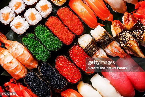 sushi set gunkan, nigiri and rolls close up - gunkanmaki stock-fotos und bilder