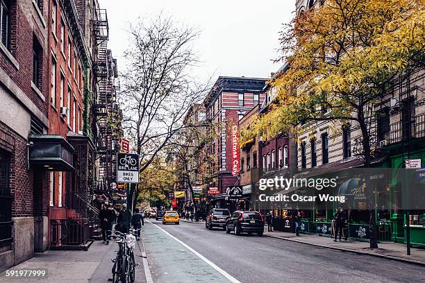 a street in new york - greenwich village photos et images de collection