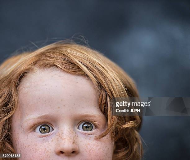 portrait of young boy, red hair, close-up - kind staunen stock-fotos und bilder