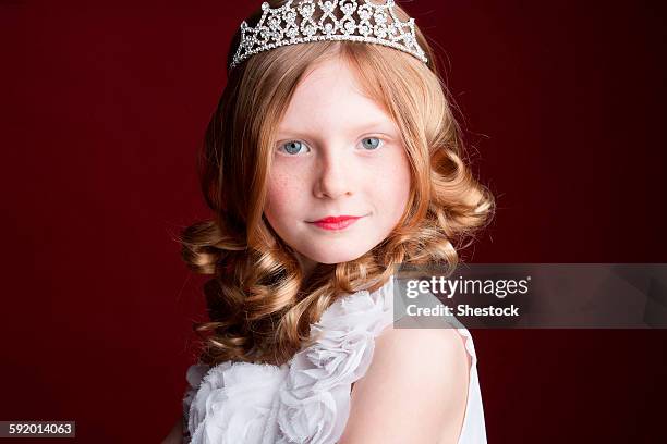 caucasian girl wearing tiara and princess costume - beauty contest stockfoto's en -beelden