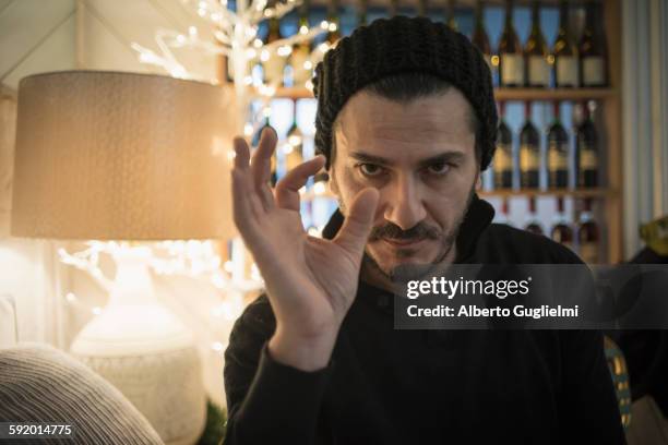 caucasian man demonstrating size with fingers - dicht stock-fotos und bilder
