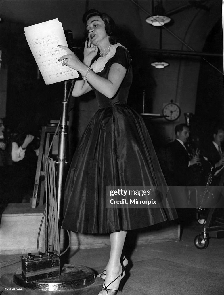 Kitty Kallen, The well known American singer, who is appearing at the Palladium, seen here at the Paris Theatre, Lower R