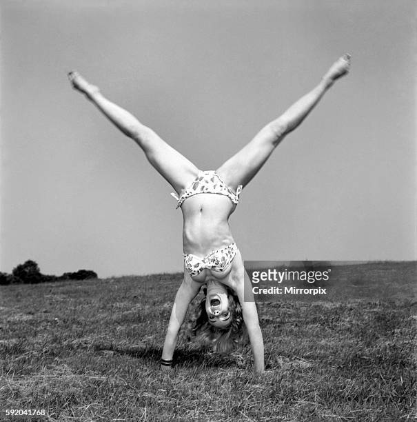 Glamour girl Val Hollman. January 1960 M4307-010