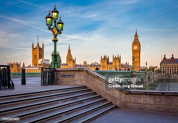london at sunrise - big ben photos et images de collection