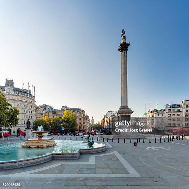 trafalgar square - bandeira inglaterra imagens e fotografias de stock