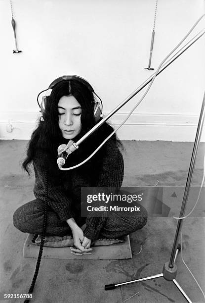 Yoko Ono Photos Photos and Premium High Res Pictures - Getty Images
