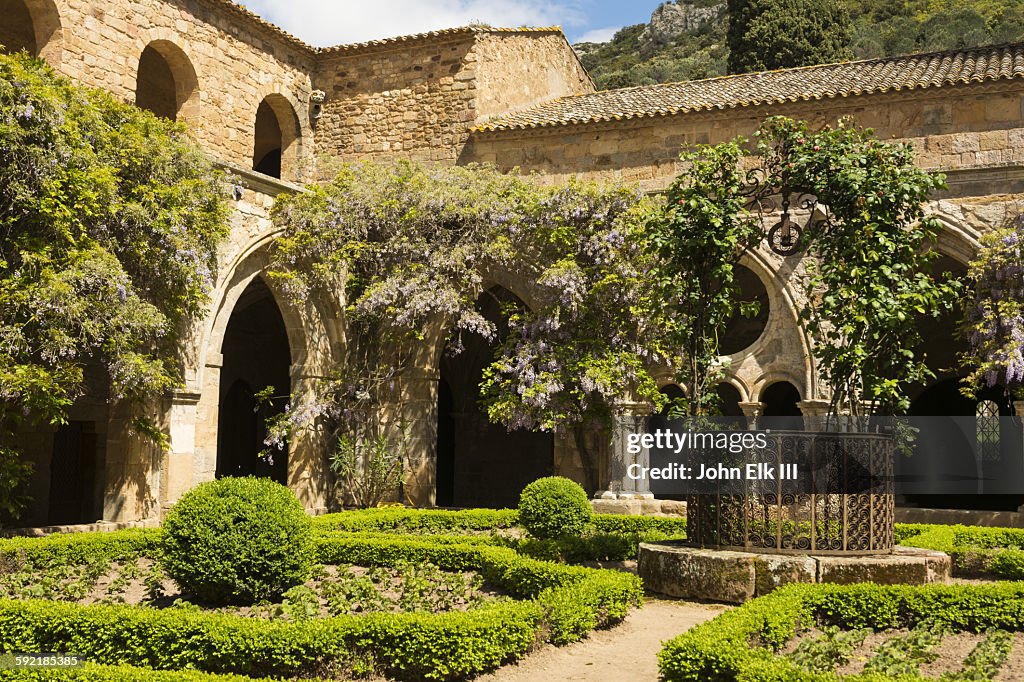 Fontfroide Abbey, cloister
