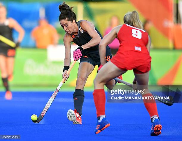 Netherlands' Naomi van As vies with Britain's Susannah Townsend during the women's Gold medal hockey Netherlands vs Britain match of the Rio 2016...