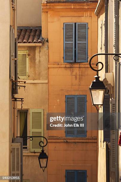 marseille, panier district buildings - bouches du rhône imagens e fotografias de stock