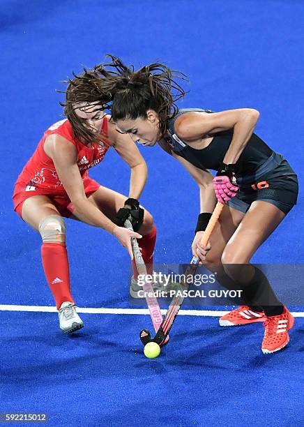 Netherlands' Naomi van As vies with Britain's Laura Unsworth during the women's Gold medal hockey Netherlands vs Britain match of the Rio 2016...