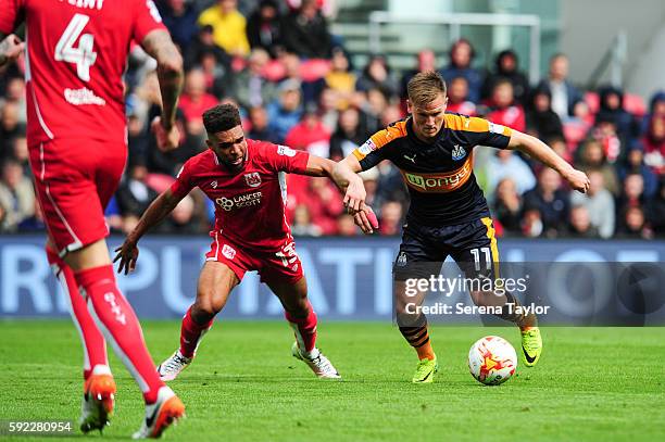 Matt Ritchie of Newcastle United controls the ball whilst Scott Golbourne of Bristol City tries to challenge during the Sky Bet Championship Match...