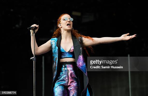 Jess Glynne performs at V Festival at Hylands Park on August 20, 2016 in Chelmsford, England.