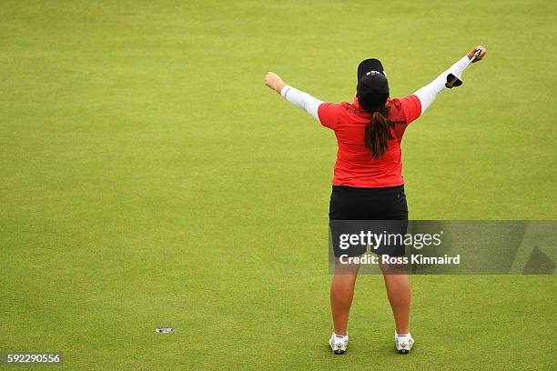 Inbee Park of Korea reacts on the 18th green after winning gold during the Women's Golf Final on Day 15 of the Rio 2016 Olympic Games at the Olympic...