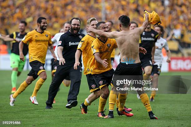 Aias Aosman of Dresden celebrates after decisive penalty with his team mates during the DFB Cup match between Dynamo Dresden and RB Leipzig at...