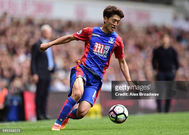 Chung-Yong Lee of Crystal Palace in action during the Premier League match between Tottenham Hotspur and Crystal Palace at White Hart Lane on August...
