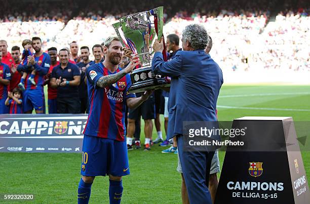 Angel Maria Villar delivery the trophy to the League 2015-16 to Leo Messi andAngel Maria Villar before the La Liga match between F.C. Barcelona v...