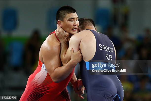 Chuluunbat Jargalsaikhan of Mongolia and Ibrahim Saidau of Belarus compete during the Men's Freestyle 125kg Repechage on Day 15 of the Rio 2016...