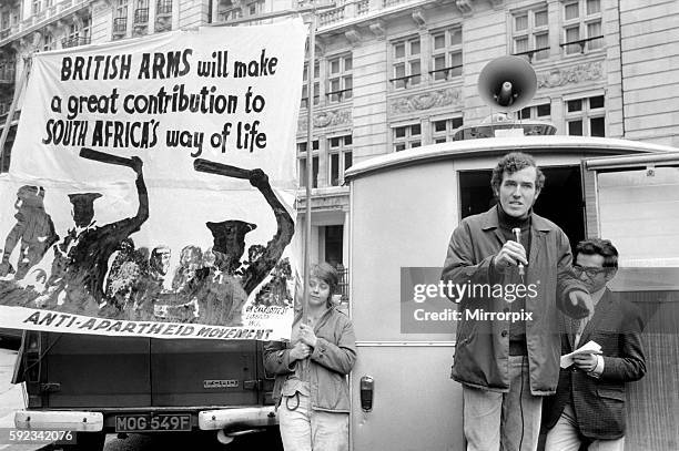 Peter Hain addressing the meeting in Whitehall. July 1970 70-6882-001