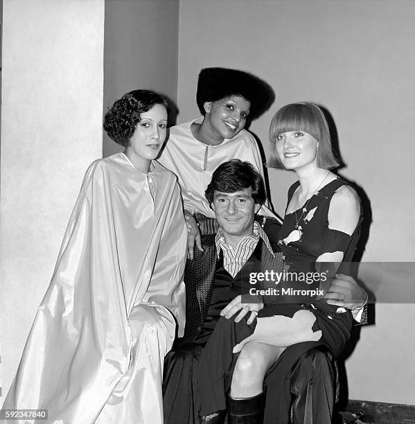 Bernadette , Joan Daye , Liz Batchelor , with Vidal Sassoon. February 1975 75-00695-001