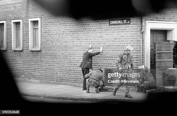 On board a Saracen amoured car with soldiers of the British Army as they patrol the streets of Belfast. August 1971 71-7616-014