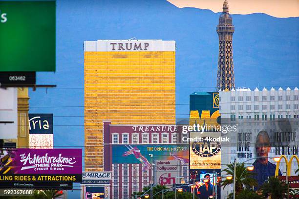 las vegas strip  - effiel tower stock-fotos und bilder