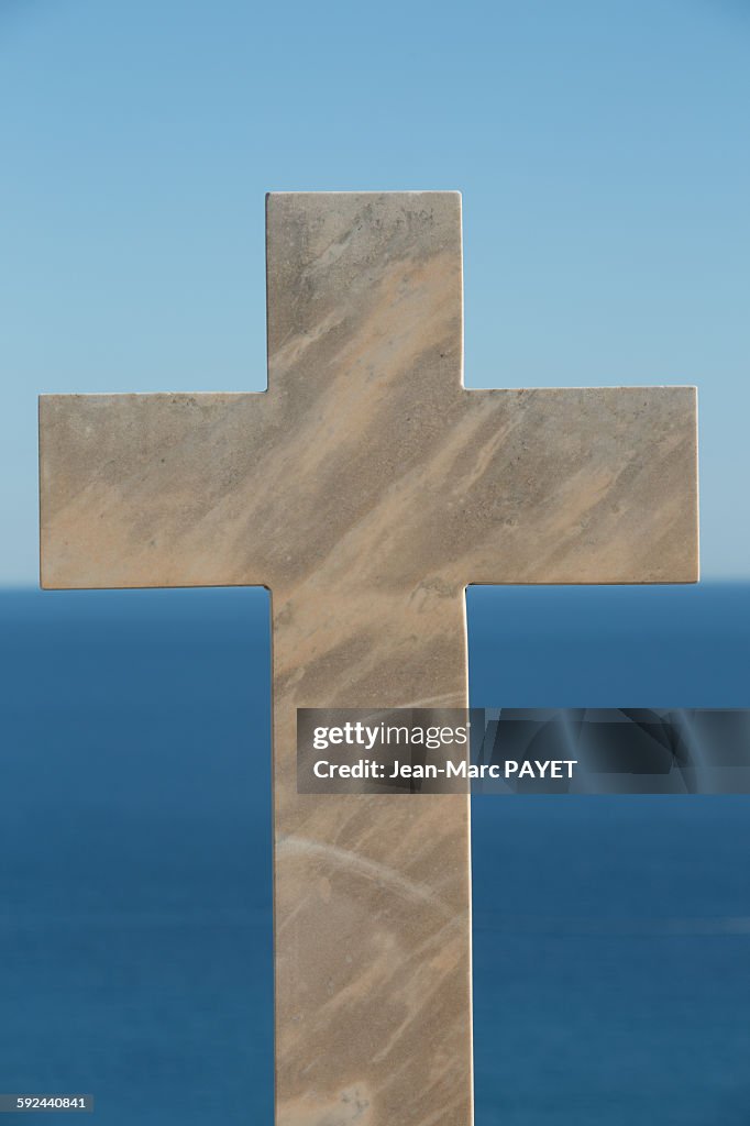 Marble crosses above the horizon and the sea