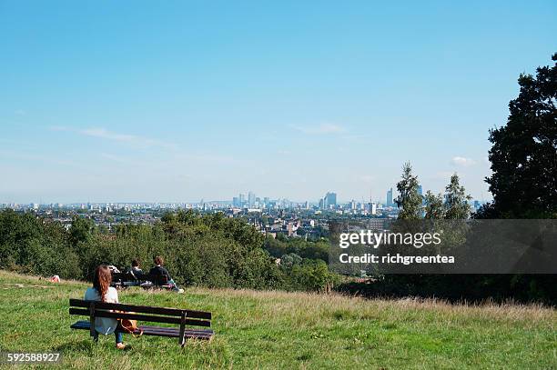 london skyline, parilament hill, hampstead heath - hampstead heath - fotografias e filmes do acervo