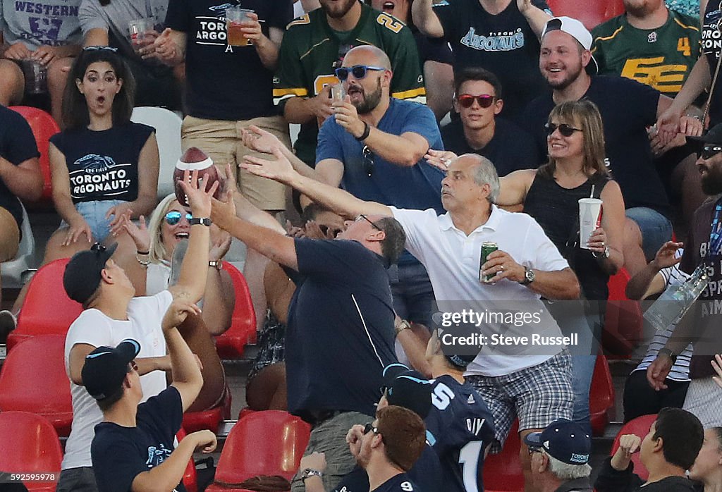 Toronto Argonauts play the Edmonton Eskimos