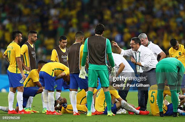 Brazil side have a team talk at the end of 90 minutes before the start of extra time during the Men's Football Final between Brazil and Germany at...