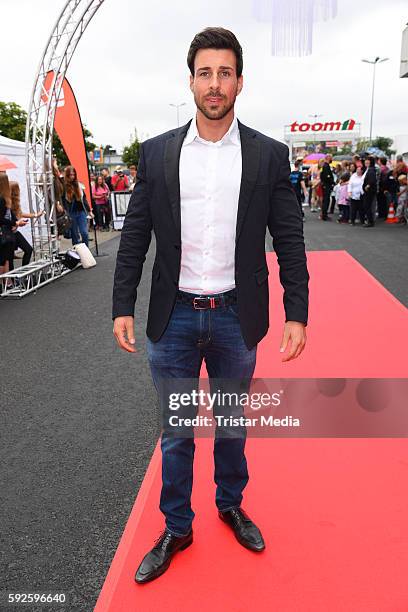 Leonard Freier attends the Kinderhospiz Charity Open Air at Helvetiaparc on August 20, 2016 in Gross-Gerau, Germany.